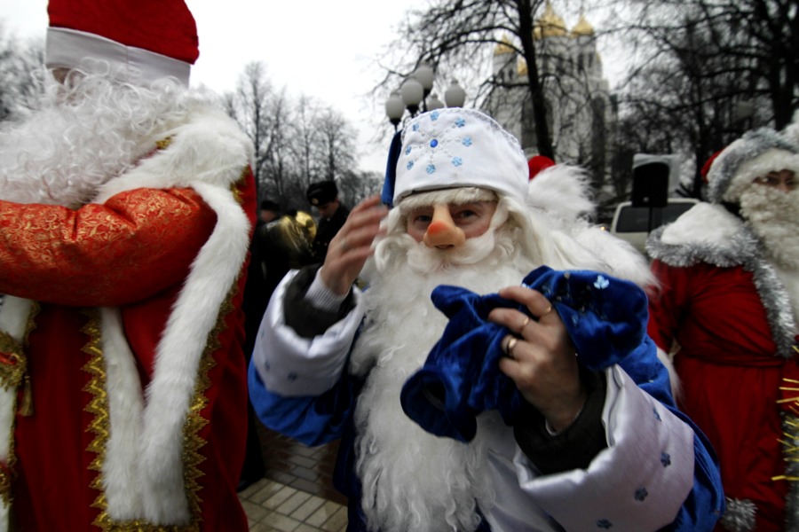 "Дед Мороз вместо честных выборов": фоторепортаж "Нового Калининграда.Ru"